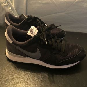 Nike internationalist sneaker